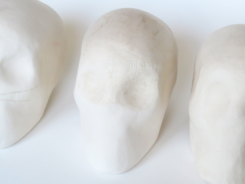 Têtes, céramique, Emmanuel Aragon, 2018, installation, exposition 5tandbuy à 5UN7, Bordeaux, été 2018